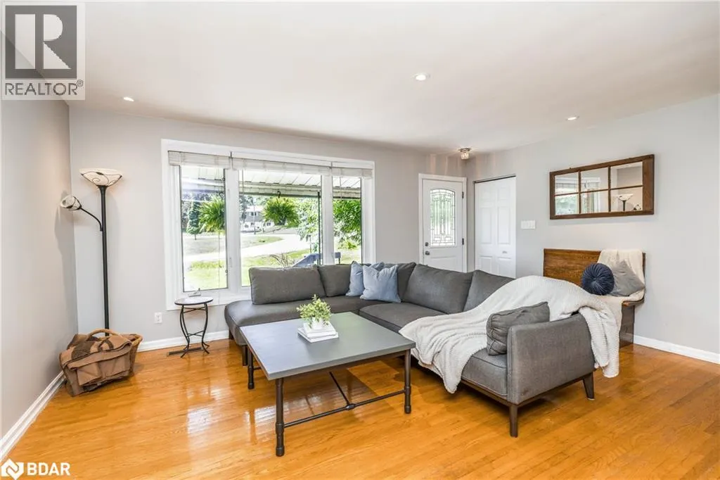 6 WALKER Avenue