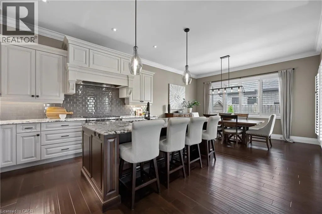 546 MANOR RIDGE Crescent