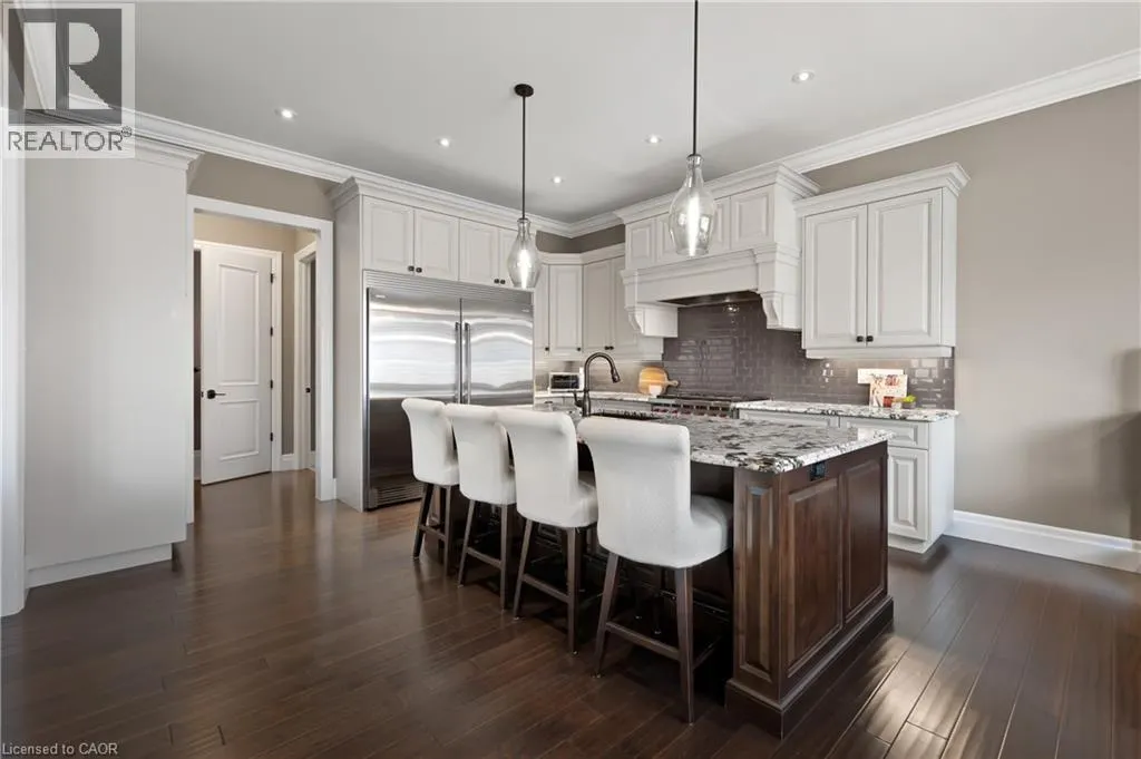546 MANOR RIDGE Crescent