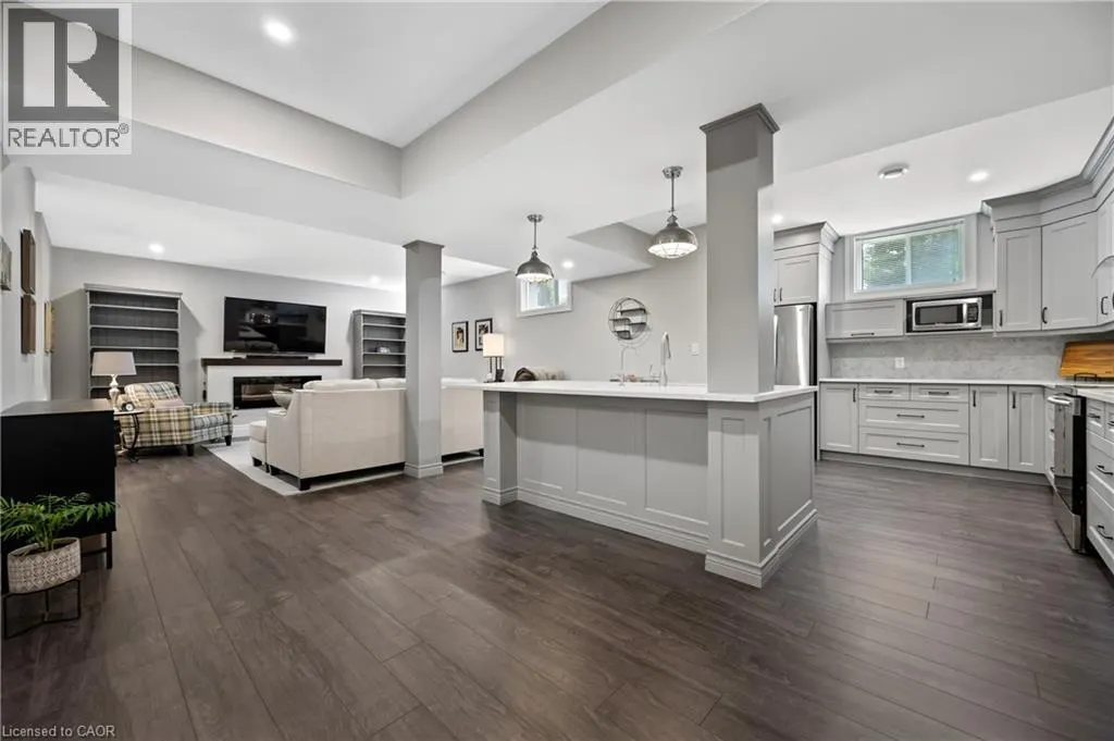546 MANOR RIDGE Crescent