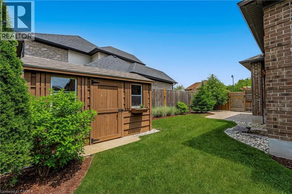 546 MANOR RIDGE Crescent