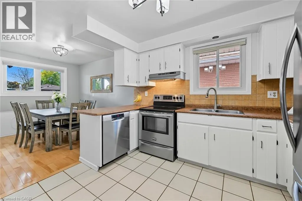 78 GARDINER Drive
