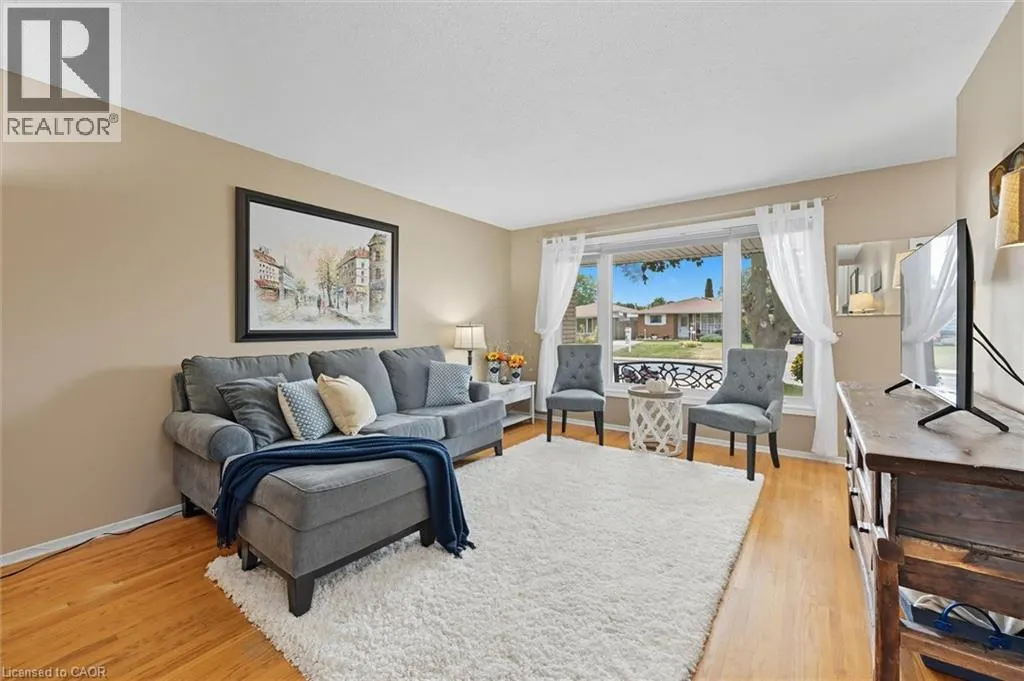 78 GARDINER Drive
