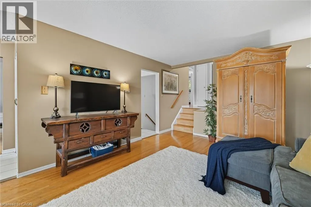 78 GARDINER Drive