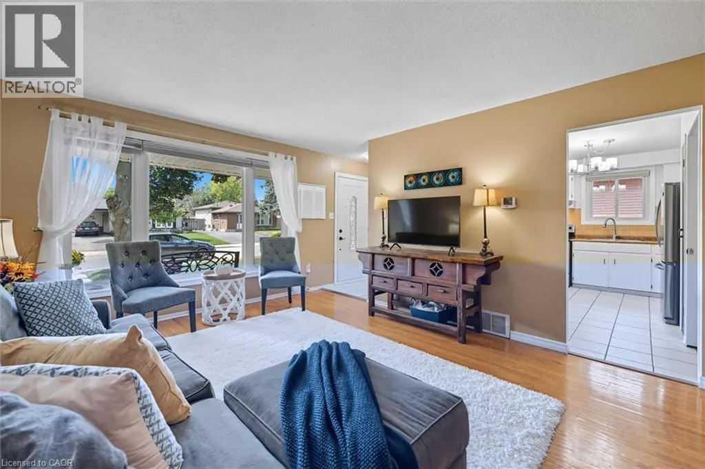 78 GARDINER Drive