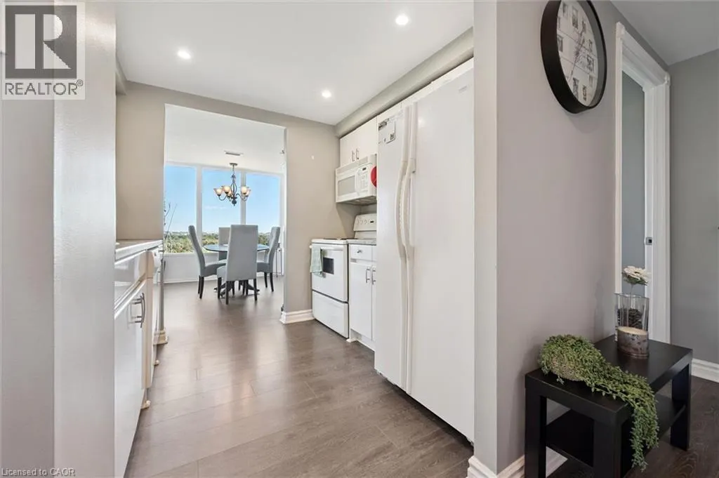237 KING Street W Unit# 703, #703
