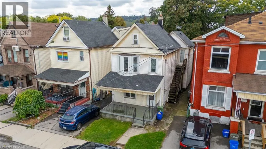 40 ROSEMONT Avenue