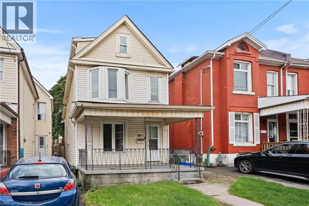 40 ROSEMONT Avenue