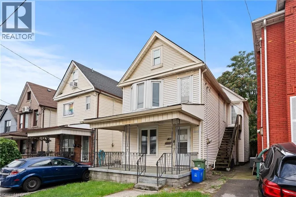 40 ROSEMONT Avenue