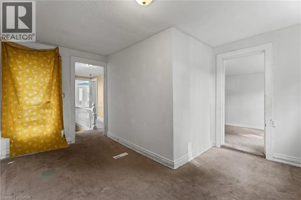 40 ROSEMONT Avenue
