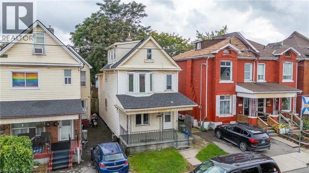 40 ROSEMONT Avenue
