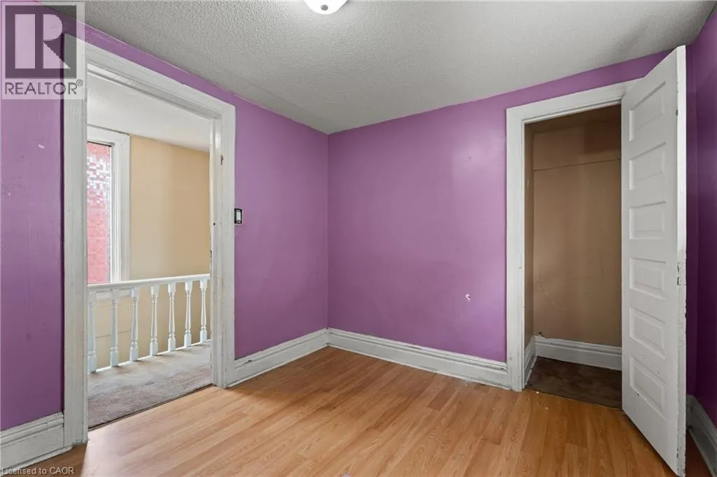 40 ROSEMONT Avenue
