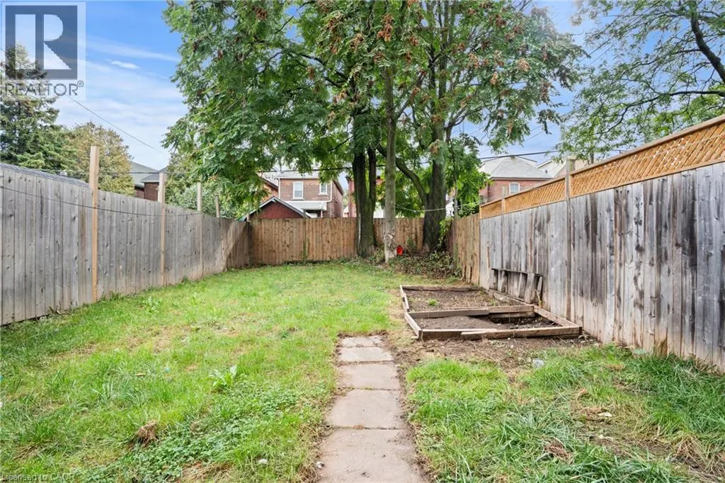 40 ROSEMONT Avenue