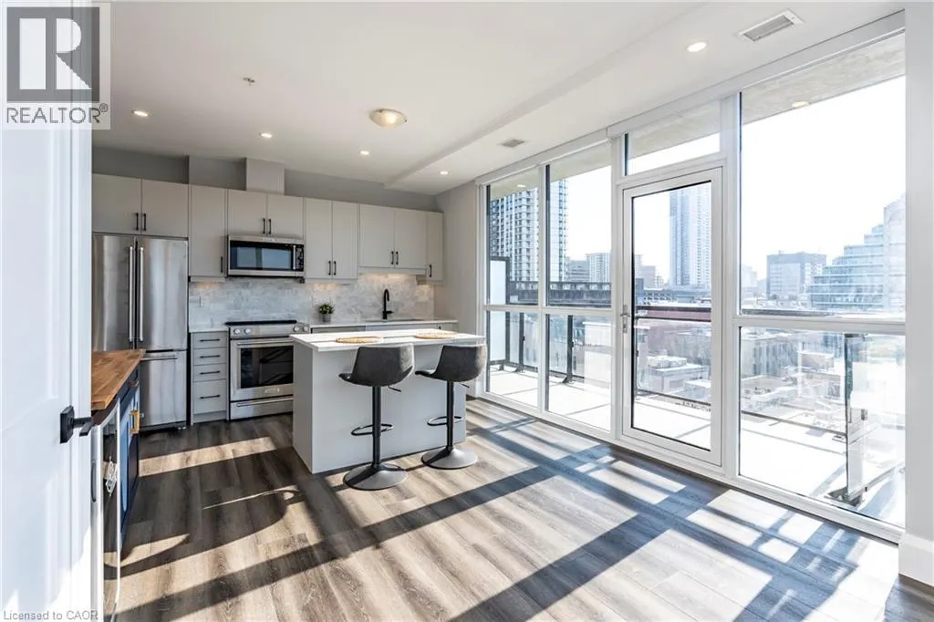 60 CHARLES Street W Unit# 705, #705