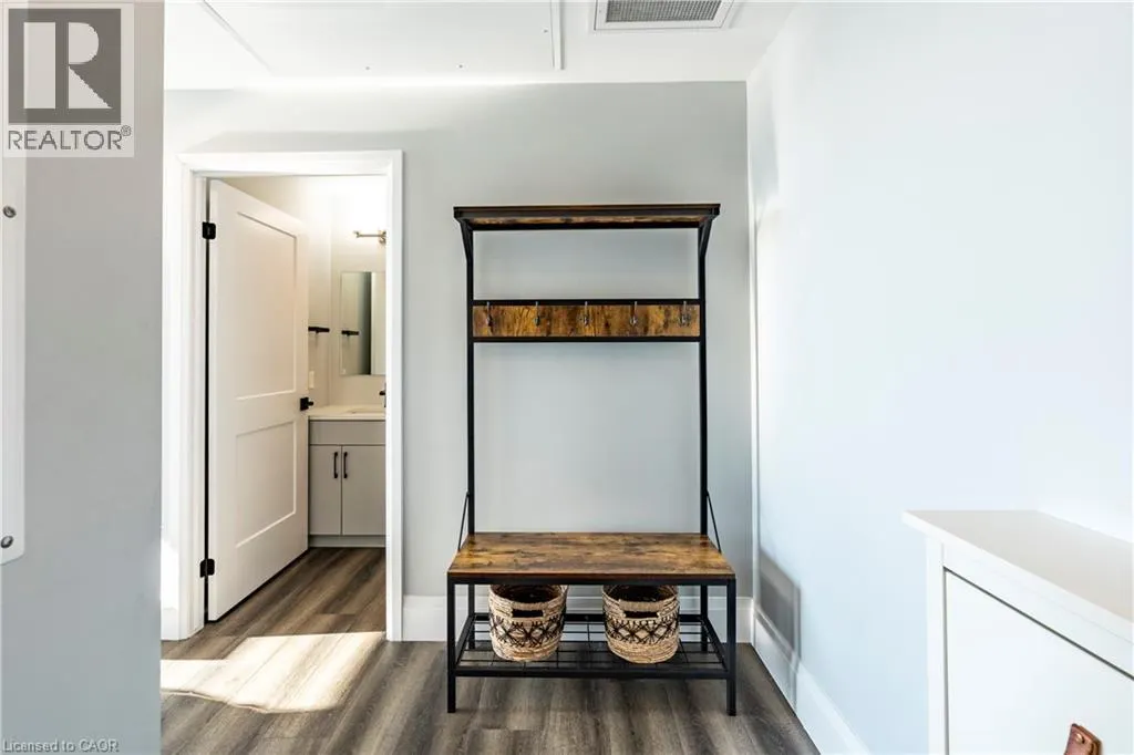 60 CHARLES Street W Unit# 705, #705