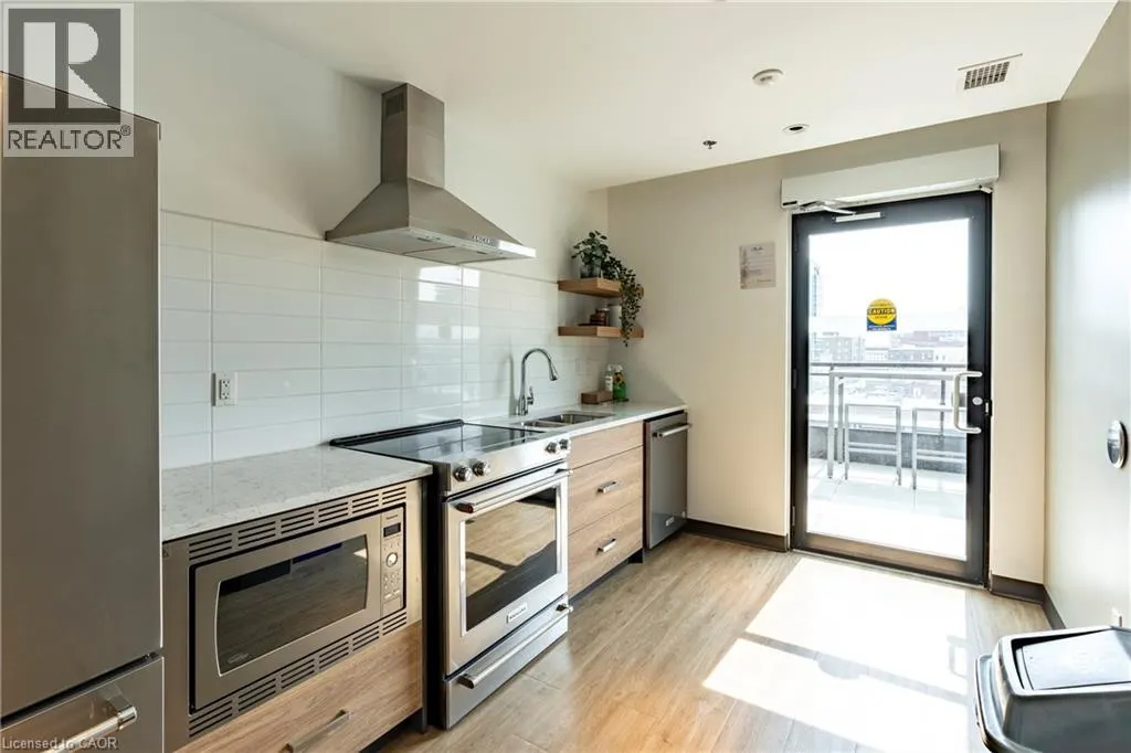 60 CHARLES Street W Unit# 705, #705