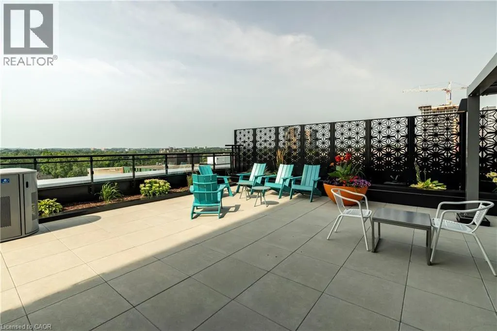 60 CHARLES Street W Unit# 705, #705