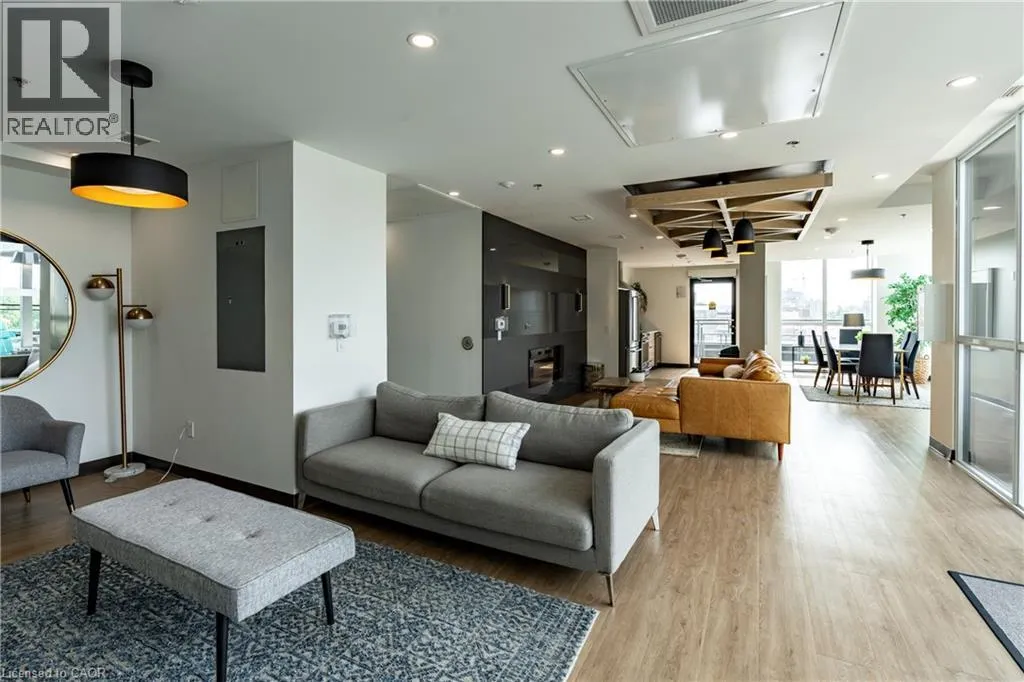 60 CHARLES Street W Unit# 705, #705