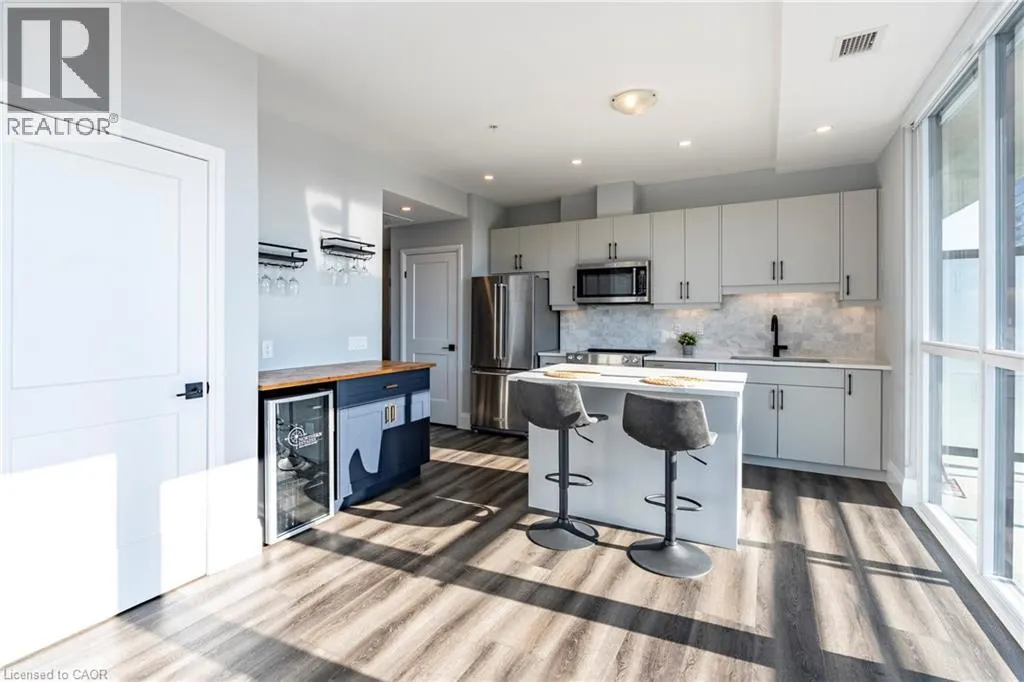 60 CHARLES Street W Unit# 705, #705