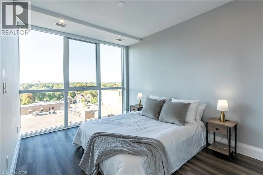 60 CHARLES Street W Unit# 705, #705