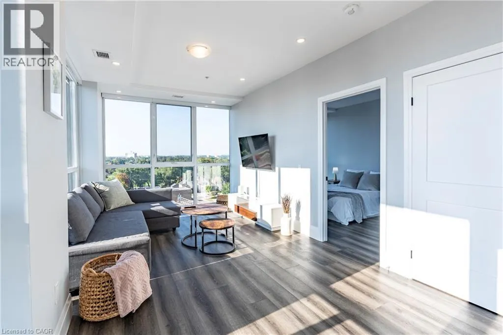 60 CHARLES Street W Unit# 705, #705