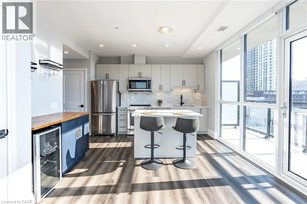 60 CHARLES Street W Unit# 705, #705