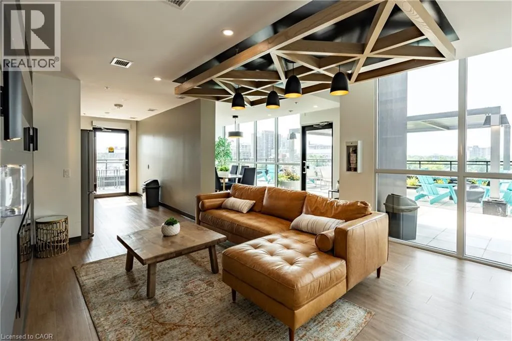 60 CHARLES Street W Unit# 705, #705