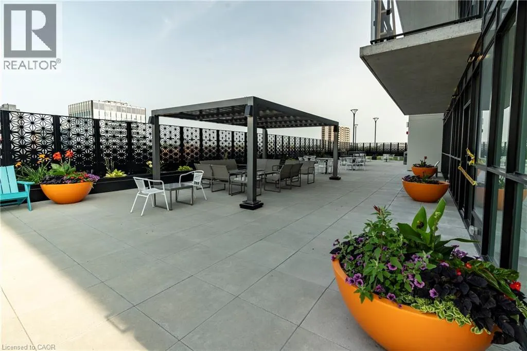 60 CHARLES Street W Unit# 705, #705