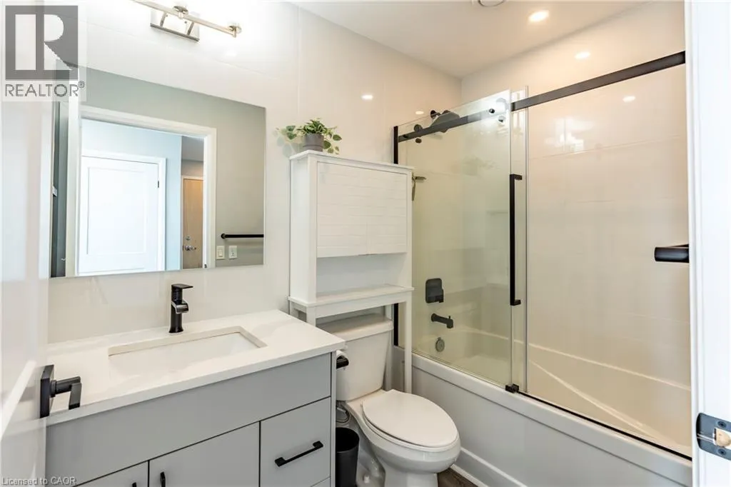 60 CHARLES Street W Unit# 705, #705