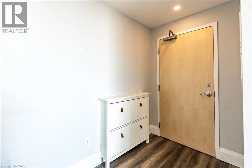 60 CHARLES Street W Unit# 705, #705