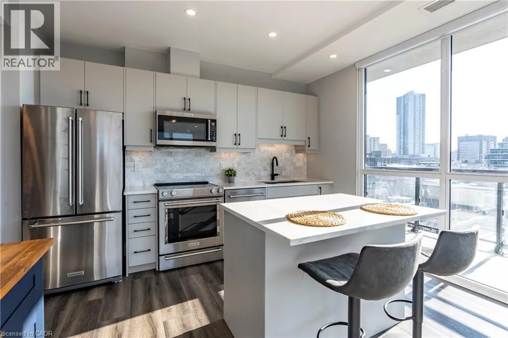 60 CHARLES Street W Unit# 705, #705