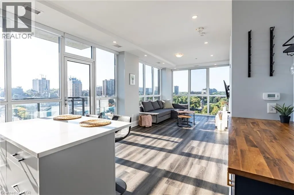 60 CHARLES Street W Unit# 705, #705