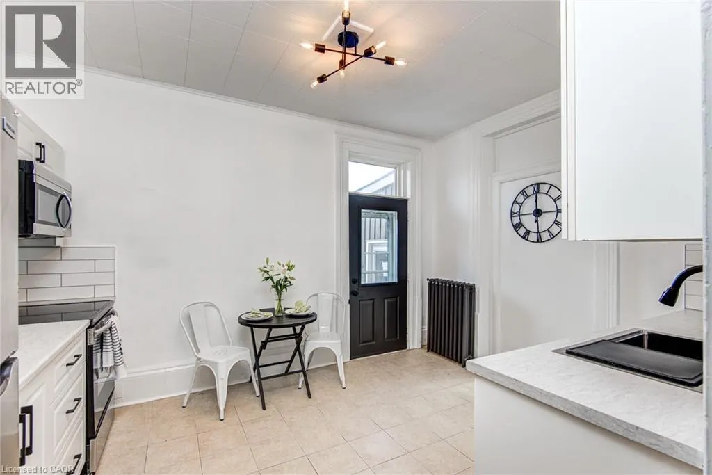 255 RAGLAN Street Unit# 5, #5
