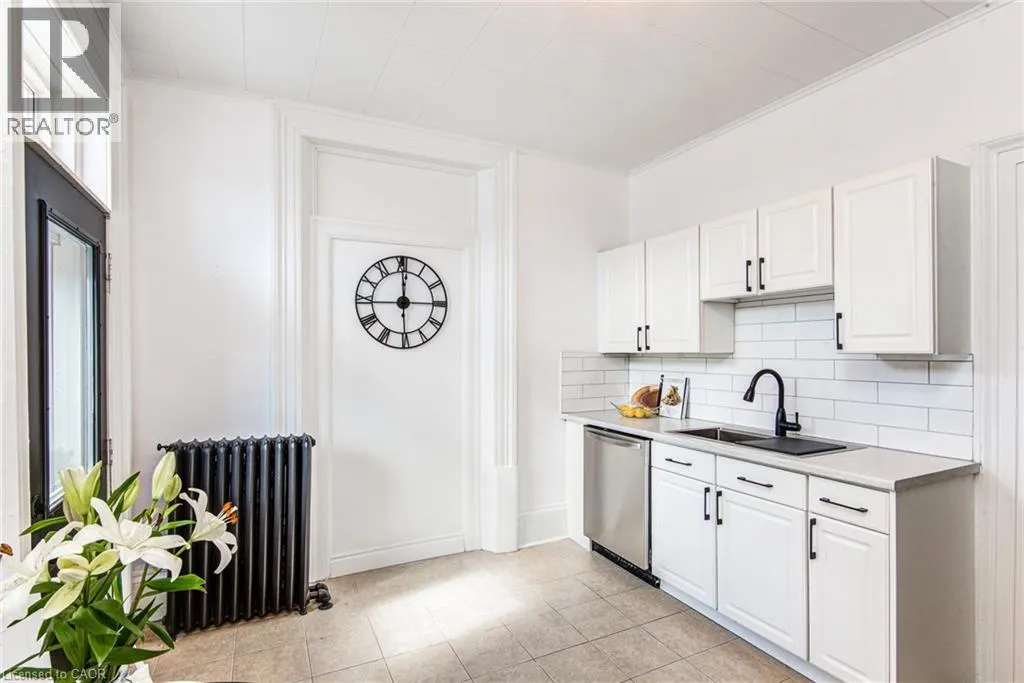 255 RAGLAN Street Unit# 5, #5