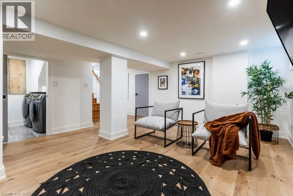 72 ROSSLYN Avenue S