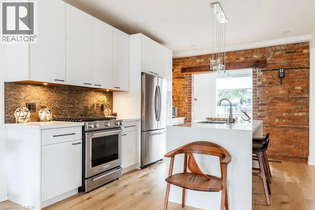 72 ROSSLYN Avenue S