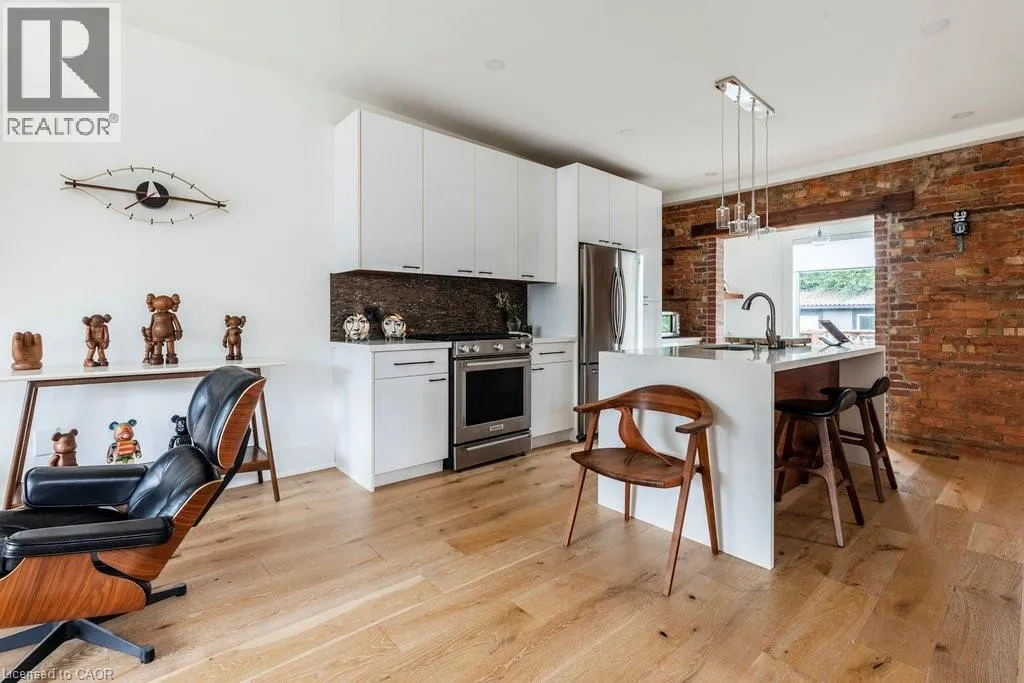 72 ROSSLYN Avenue S