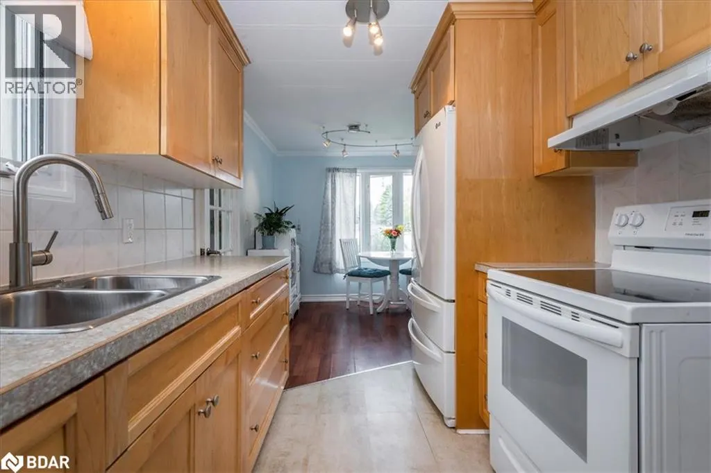 5 BROADWAY Avenue