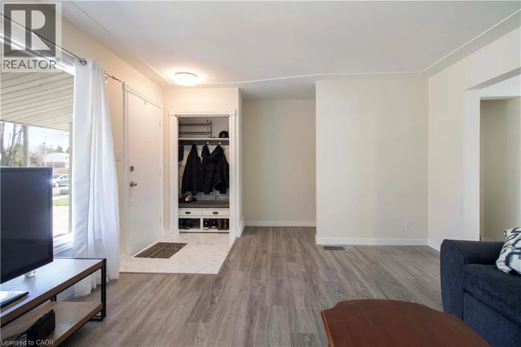 187 CLOVER Place