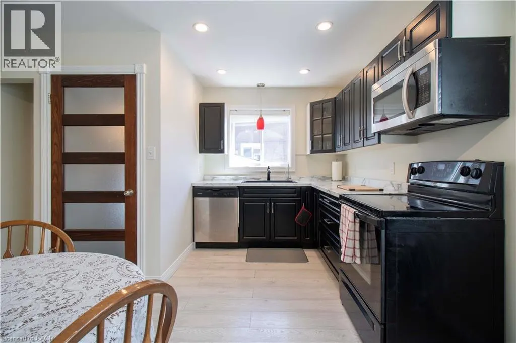 187 CLOVER Place