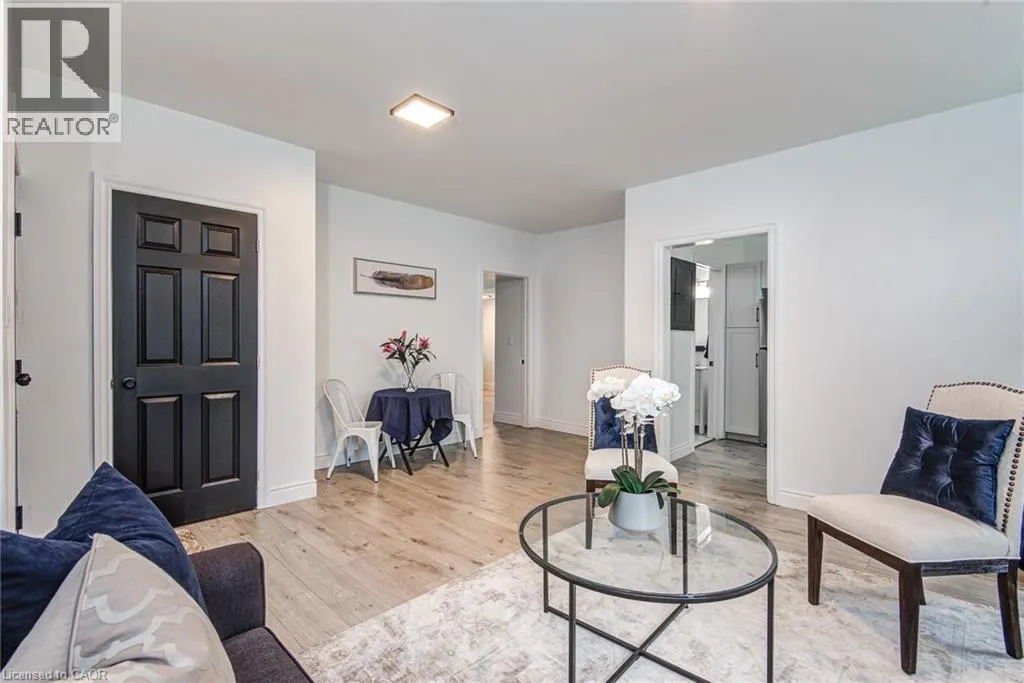 255 RAGLAN Street Unit# 2, #2