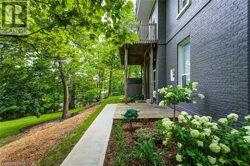 255 RAGLAN Street Unit# 2, #2