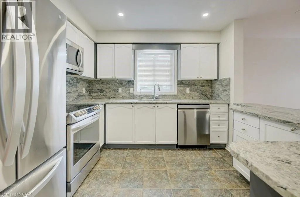 4 KING WILLIAM Court