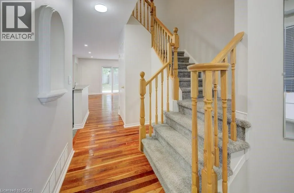 4 KING WILLIAM Court