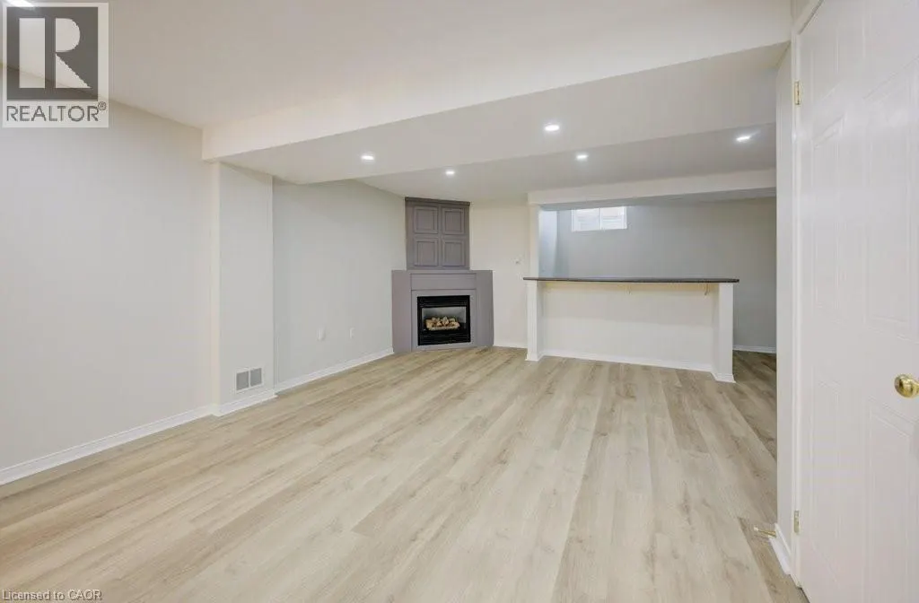 4 KING WILLIAM Court