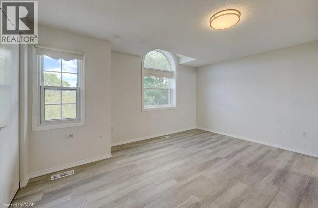 4 KING WILLIAM Court