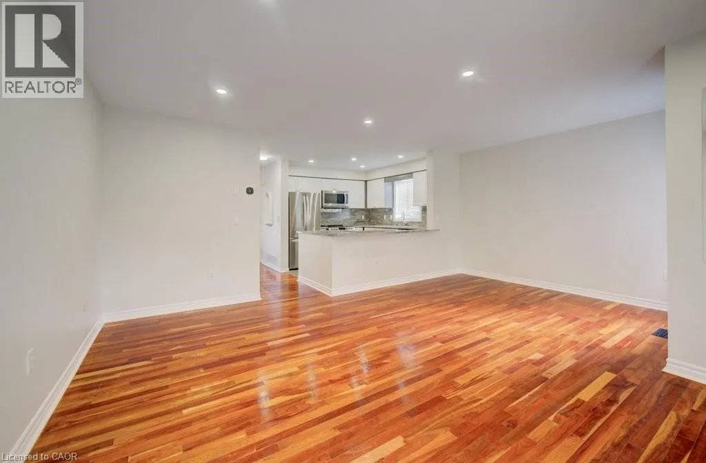 4 KING WILLIAM Court