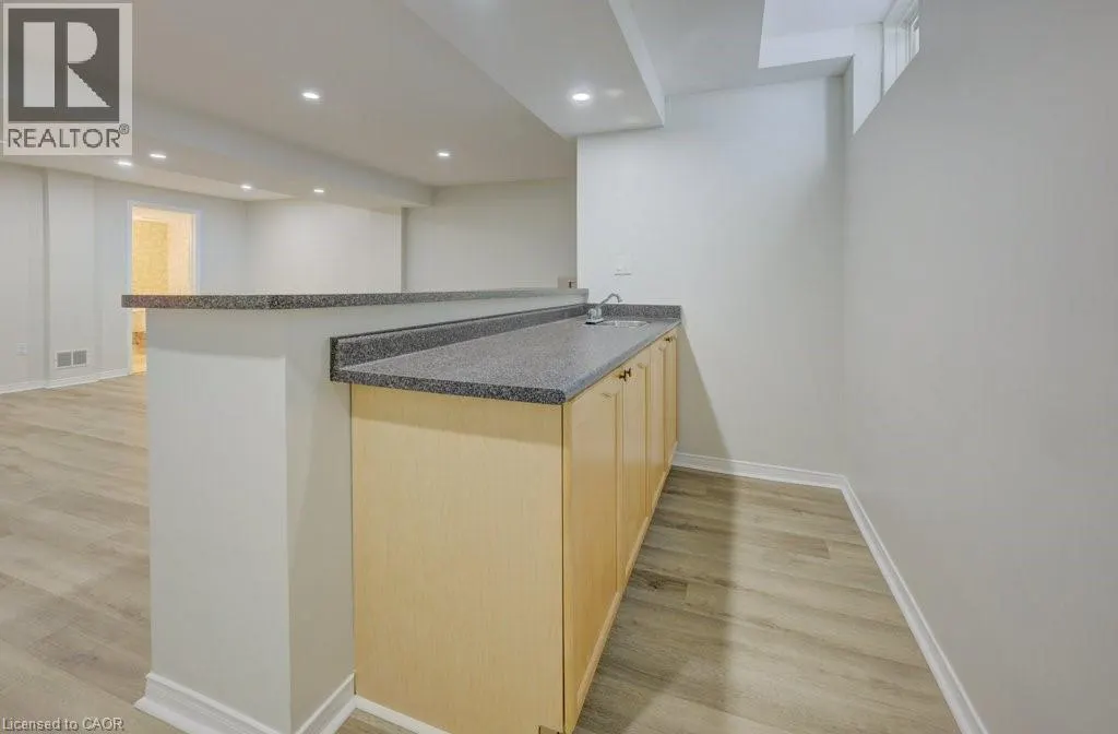 4 KING WILLIAM Court