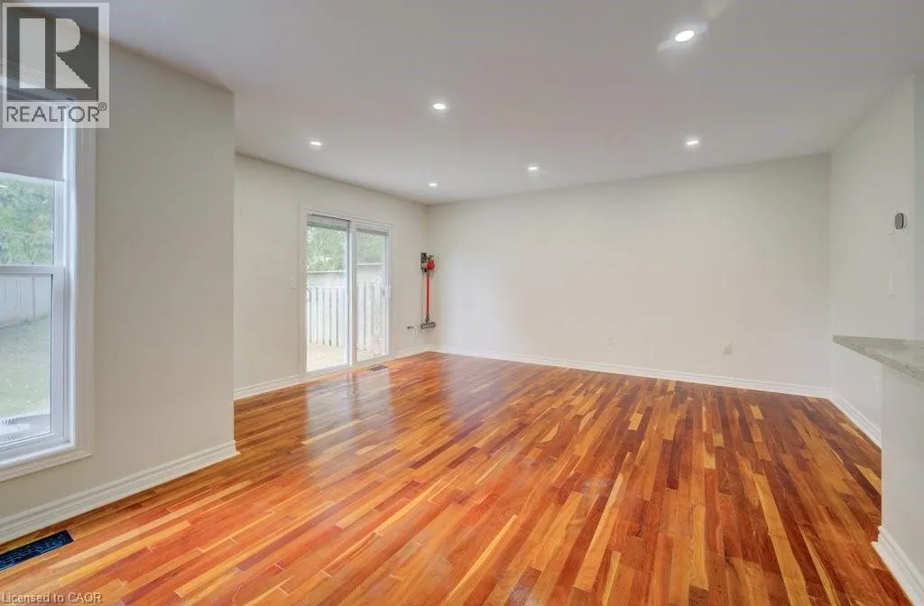 4 KING WILLIAM Court