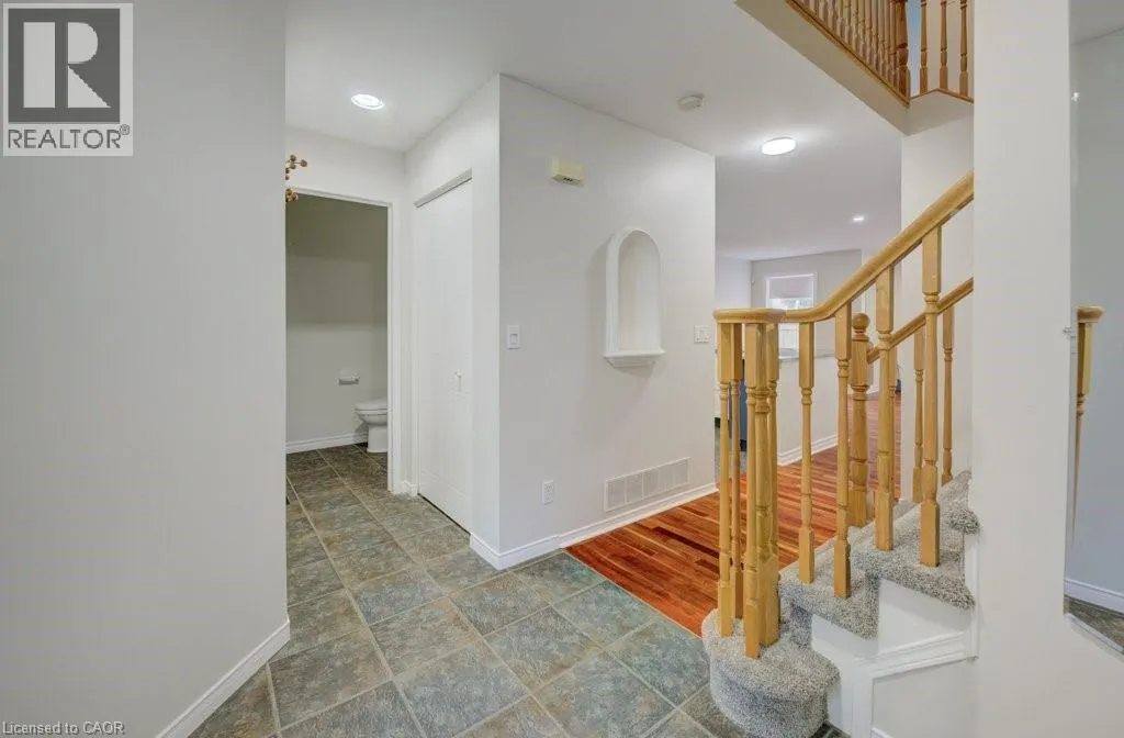 4 KING WILLIAM Court